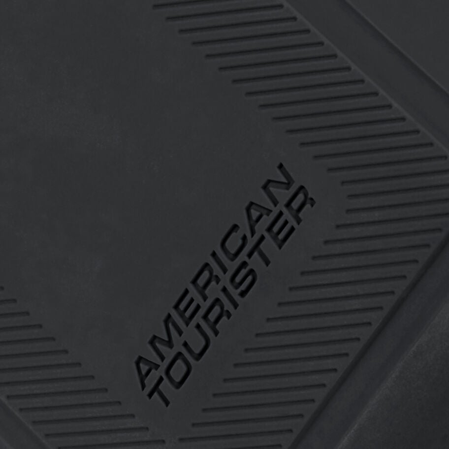 Urban Groove Toiletry Kit in the color Black. image number 4
